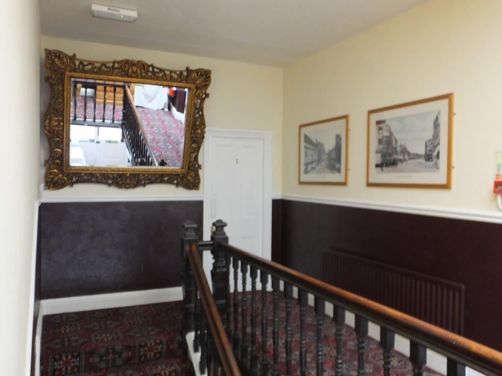 Railway Hotel Фейвършам Екстериор снимка