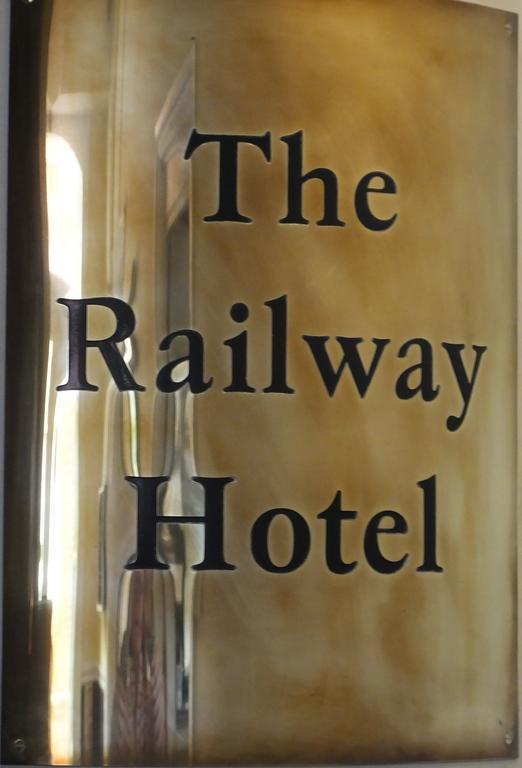 Railway Hotel Фейвършам Екстериор снимка