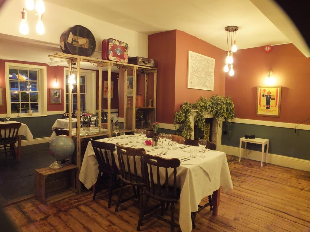 Railway Hotel Фейвършам Екстериор снимка