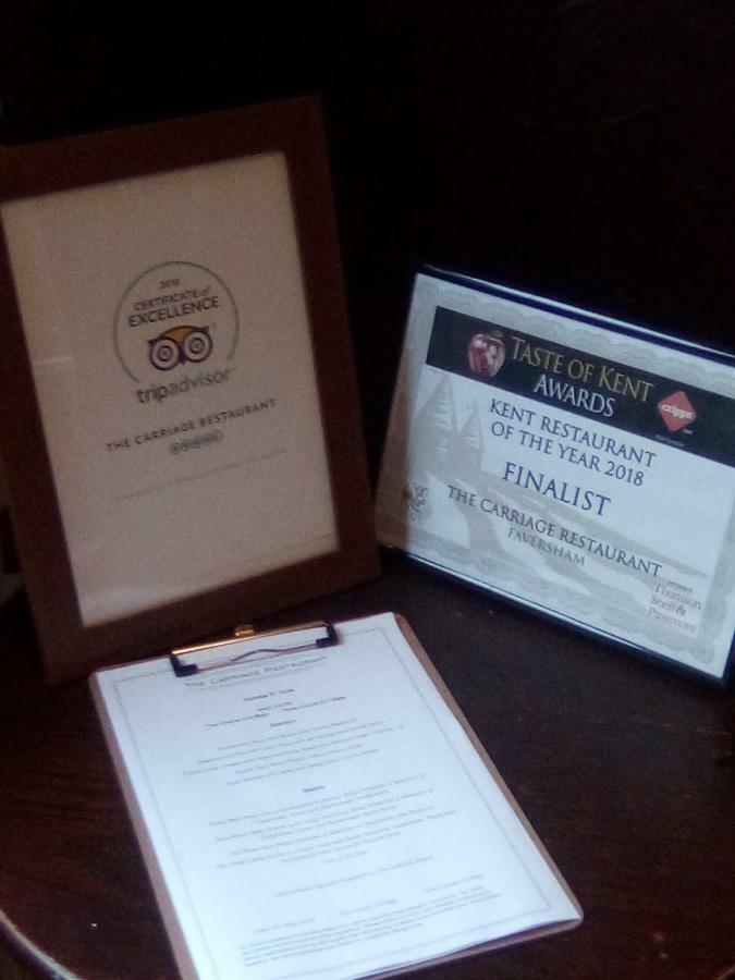 Railway Hotel Фейвършам Екстериор снимка