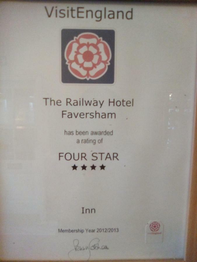 Railway Hotel Фейвършам Екстериор снимка