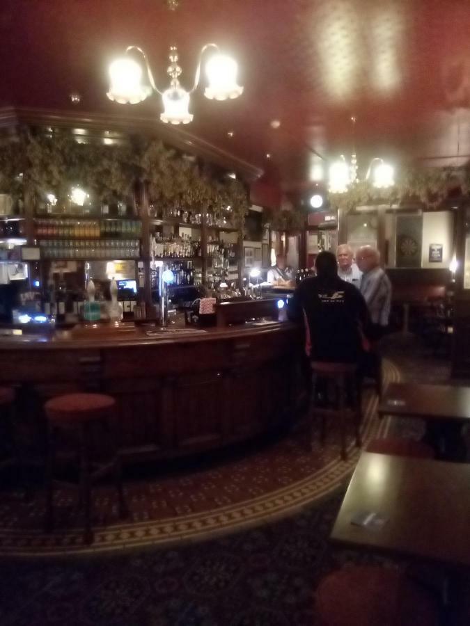 Railway Hotel Фейвършам Екстериор снимка