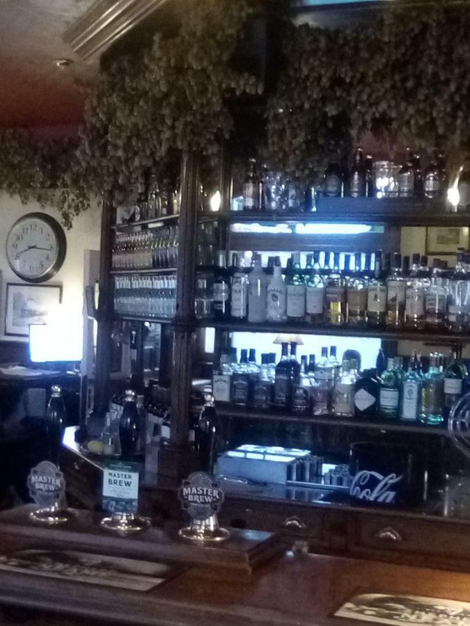 Railway Hotel Фейвършам Екстериор снимка